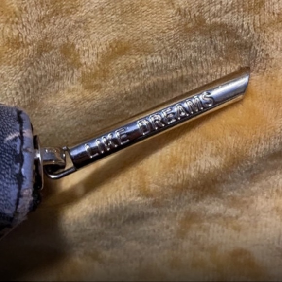 Like Dreams Floral Wallet - Picture 3 of 5